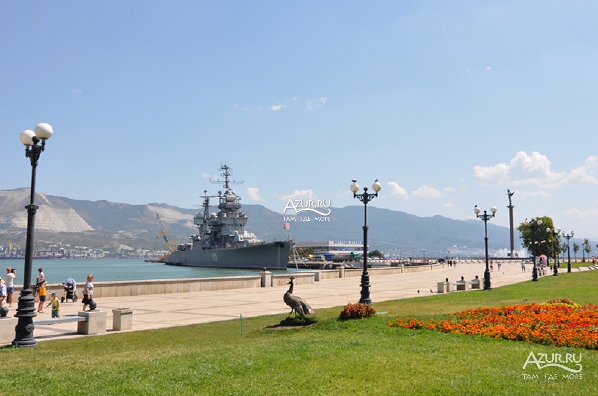 Военное судно у набережной Новороссийска