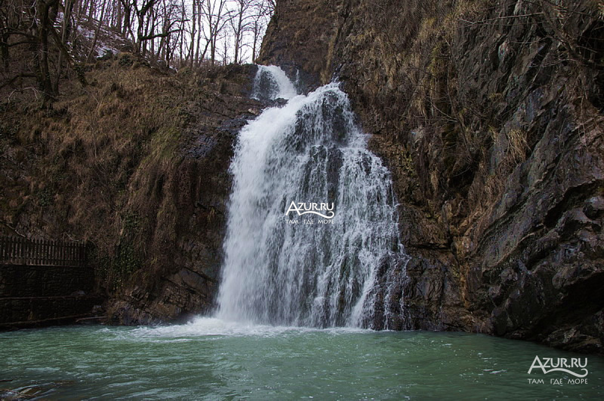Змейковский водопад зимой