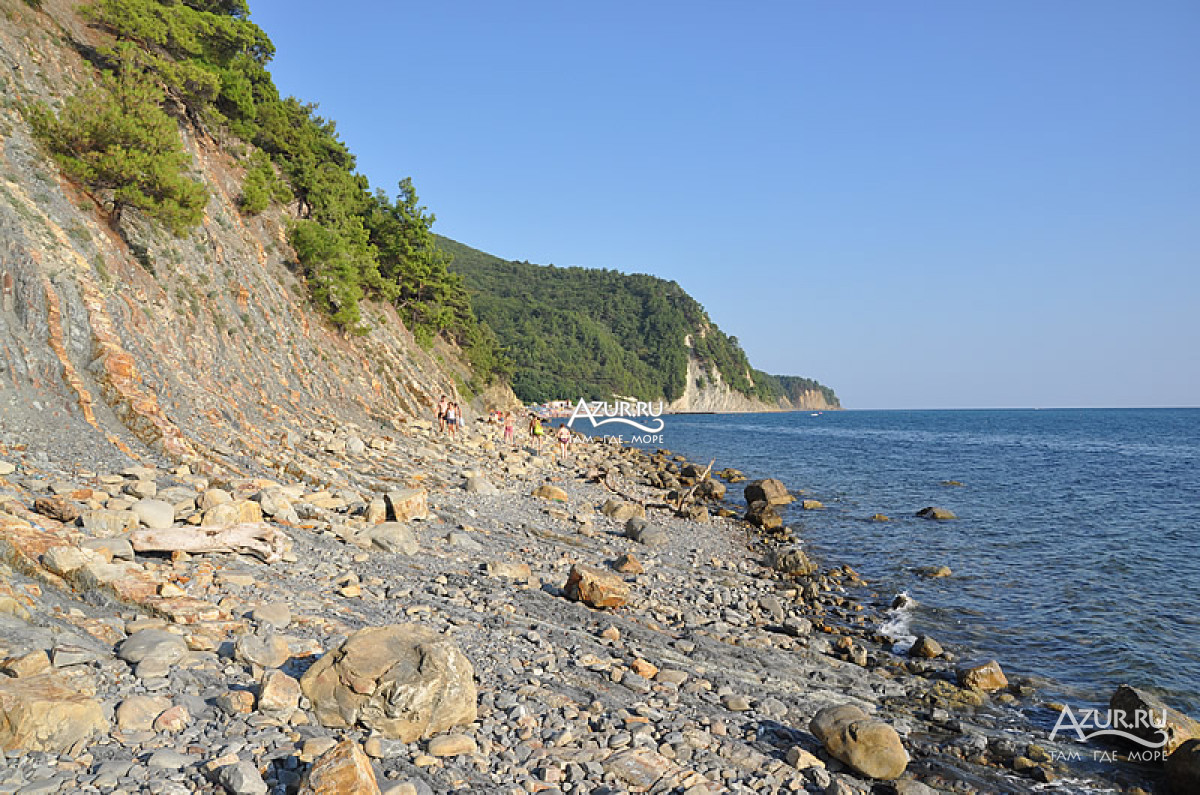 Пляж в районе скалы Парус в Прасковеевке