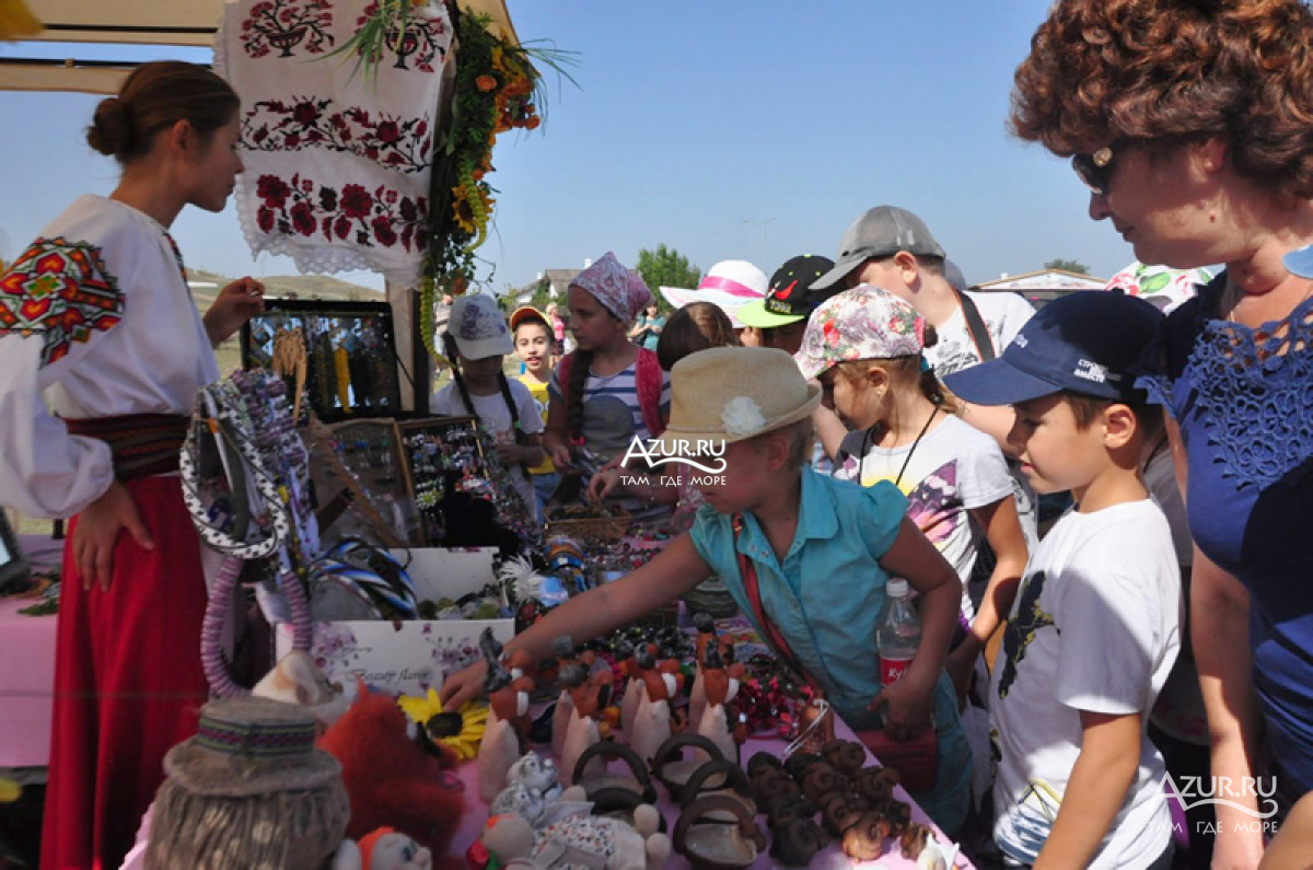 Продажа сувениров в Атамани