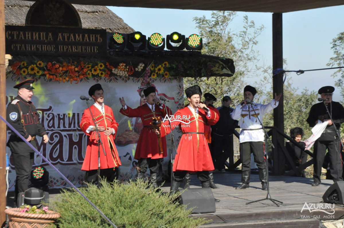 Фестивали и представления регулярно проводятся в Атамани