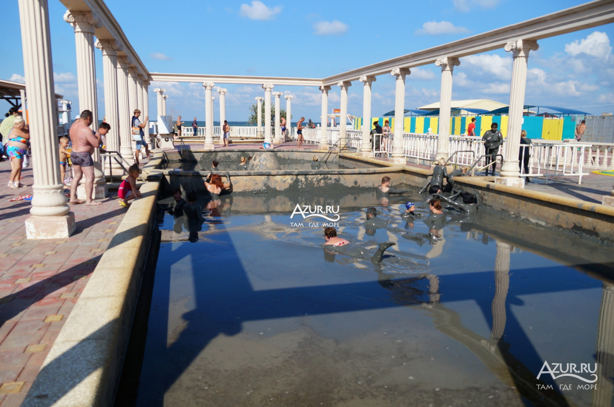 Грязевой бассейн на пляже Посейдон