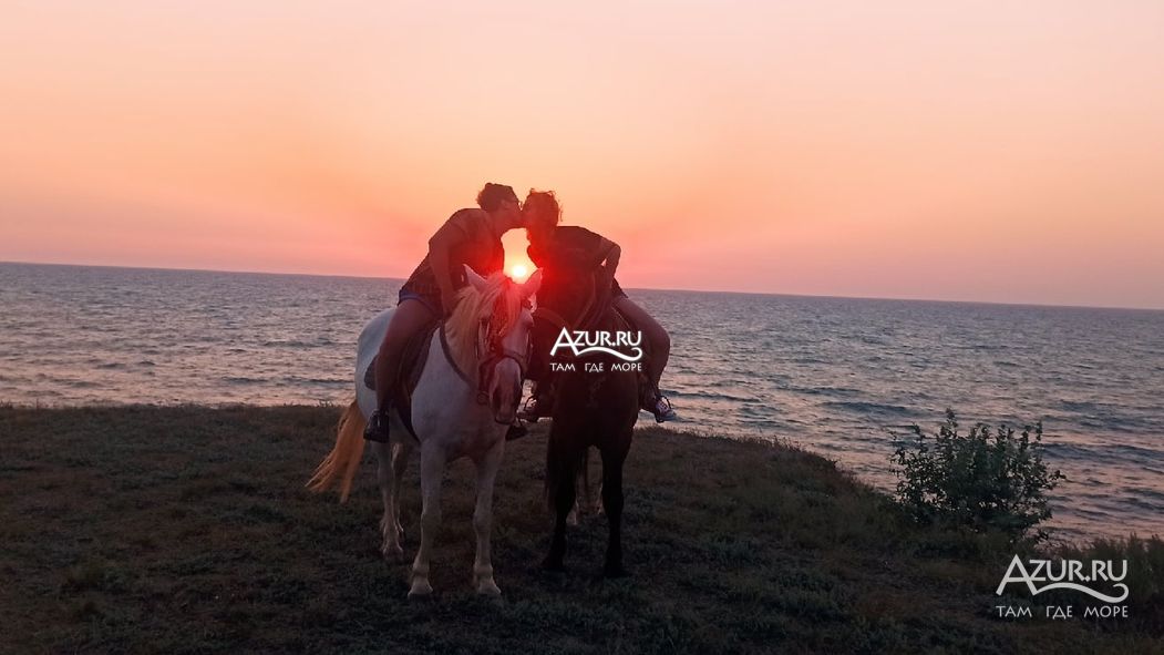 Встретить закат с любимой на лошадях