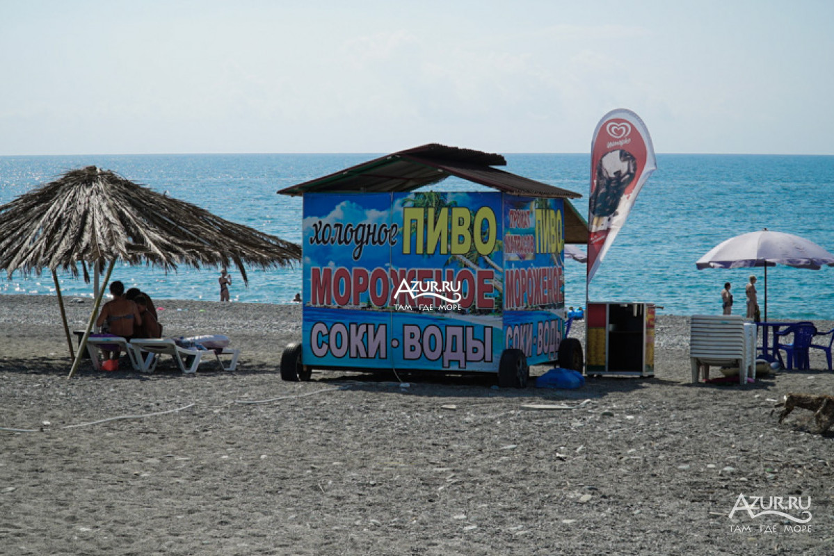 Торговая палатка на пляже возле улицы Шаумяна