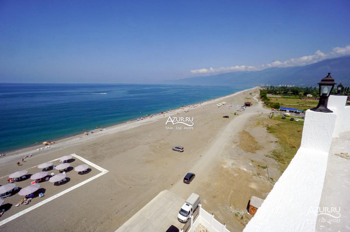 Вид на пляж у отеля Paradise Beach Алахадзе