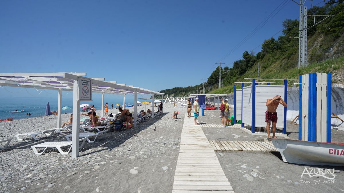 оборудованный пляж Каткова щель в Лазаревском районе