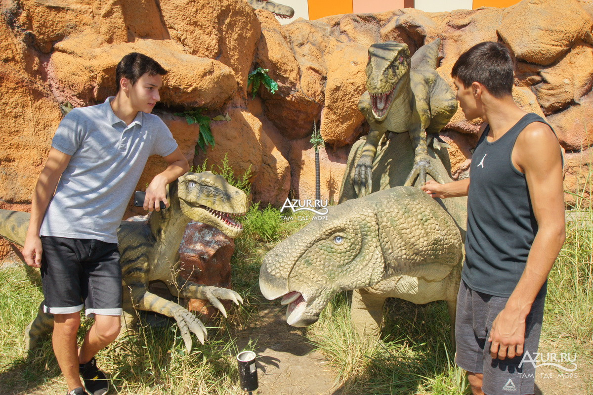 Контактный зоопарк с динозаврами