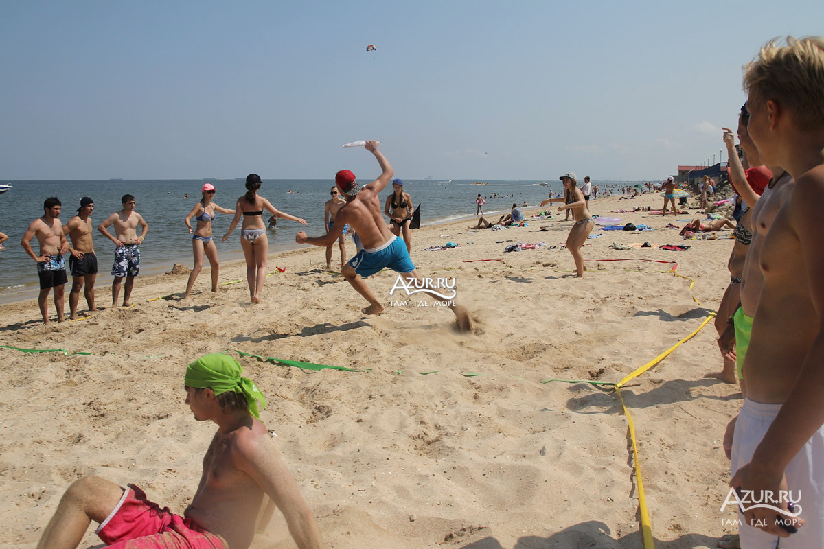 Пляж спортивно-оздоровительного студенческого лагеря Золотые Пески