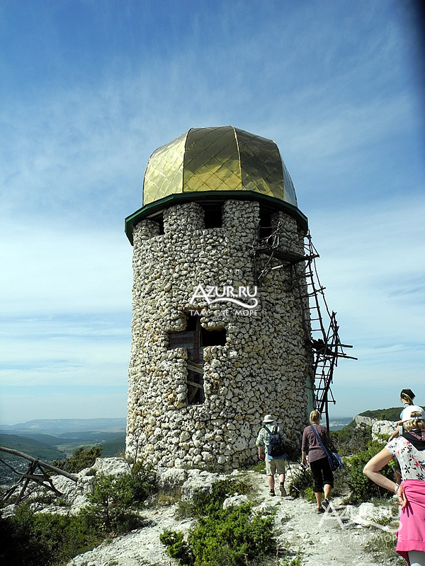 Вид на башню с куполом