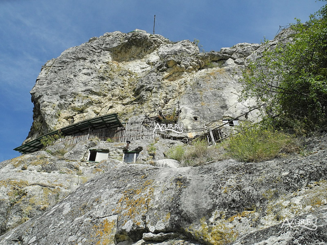 Вид на пещерные помещения монастыря