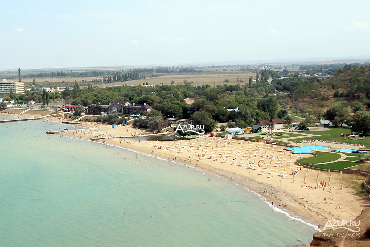Вид на пляж Черноморец в Песчаном