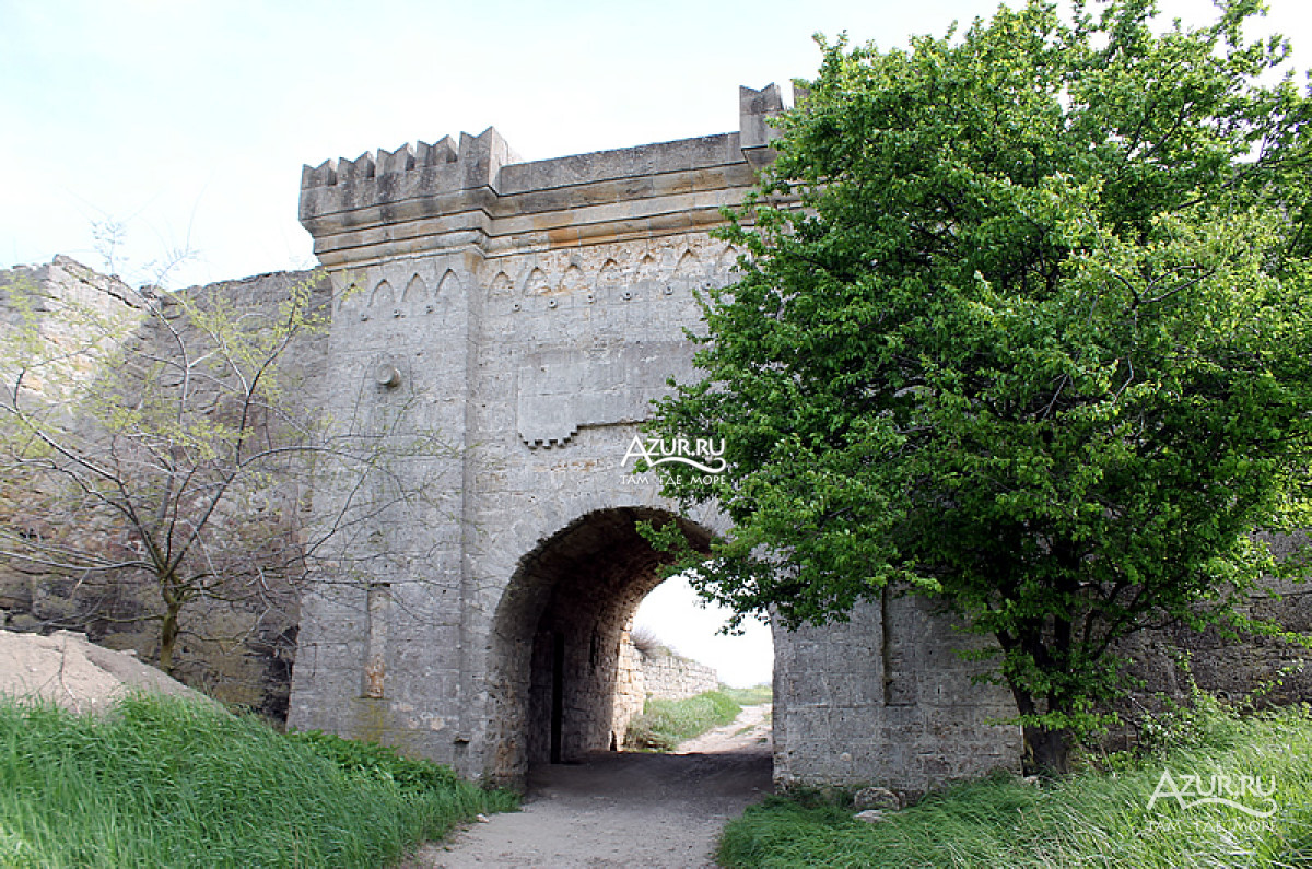 Восточные ворота крепости