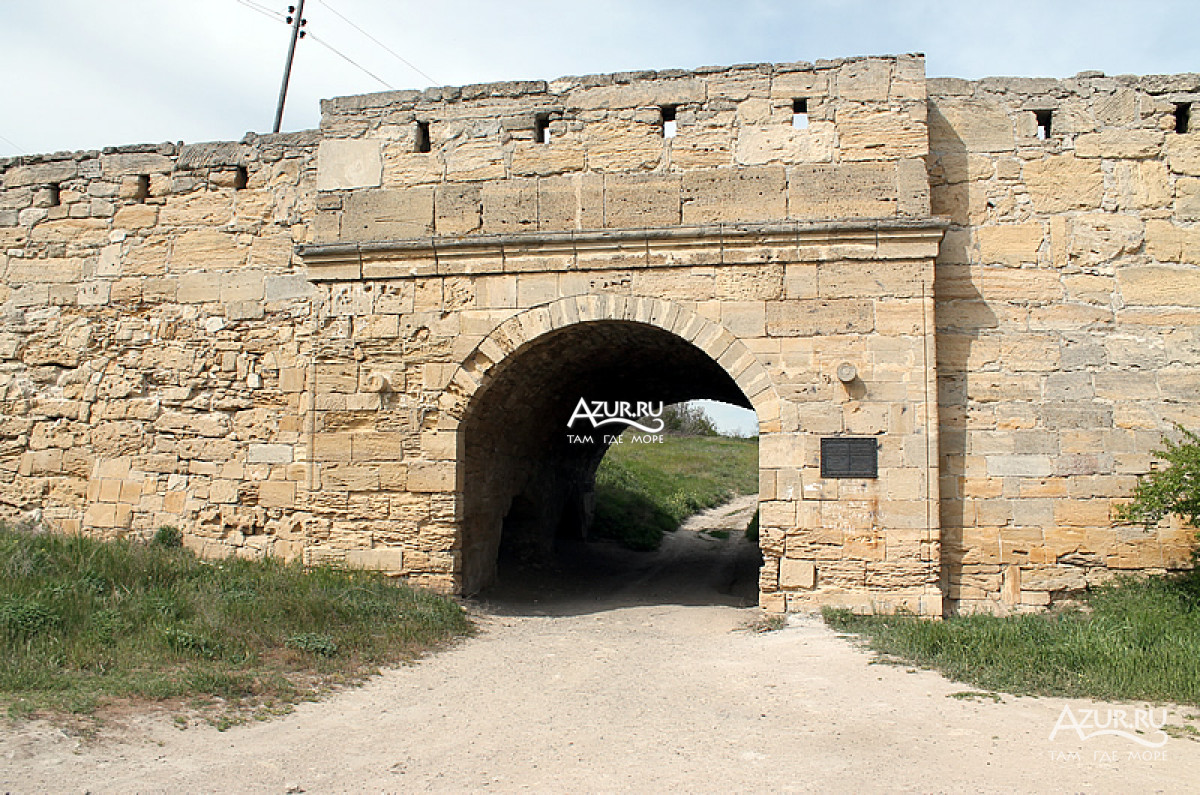 Керченские ворота крепости Еникале