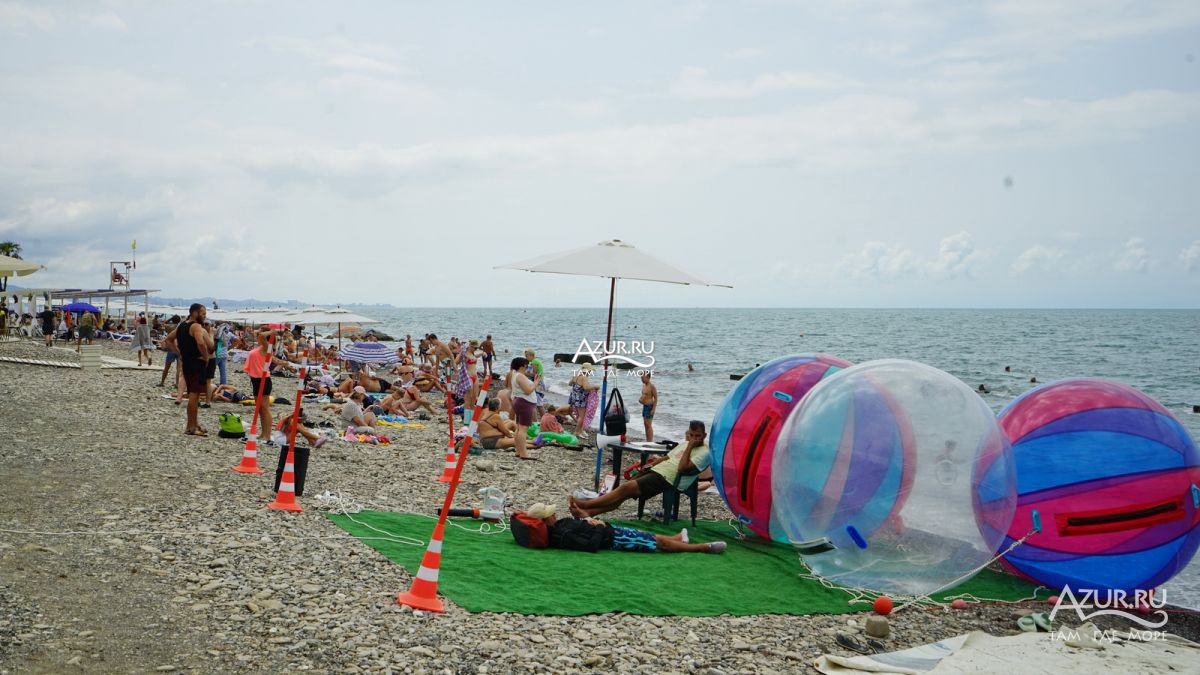 шары зорб на пляже Мацеста