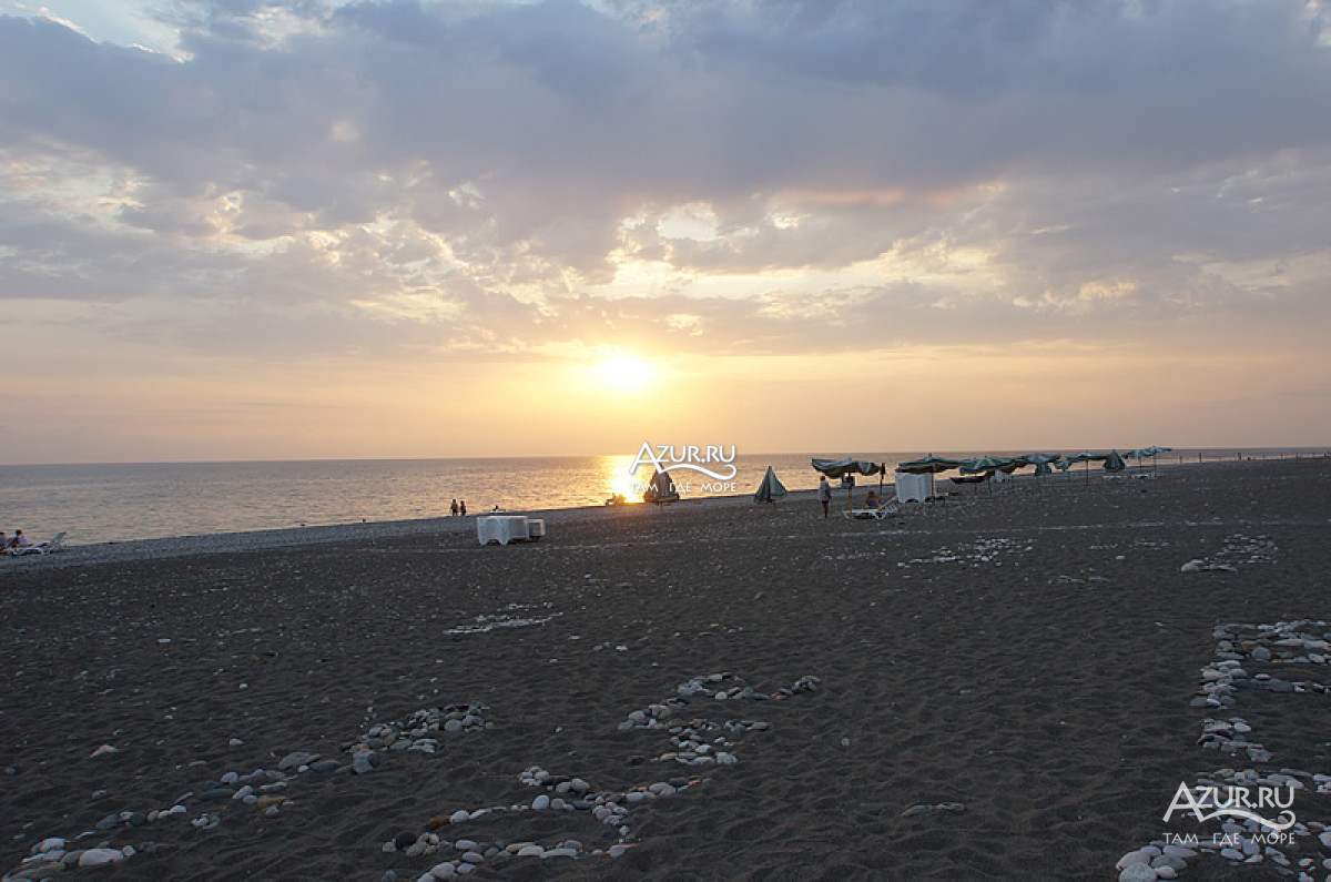Закат на пляже Пицунды