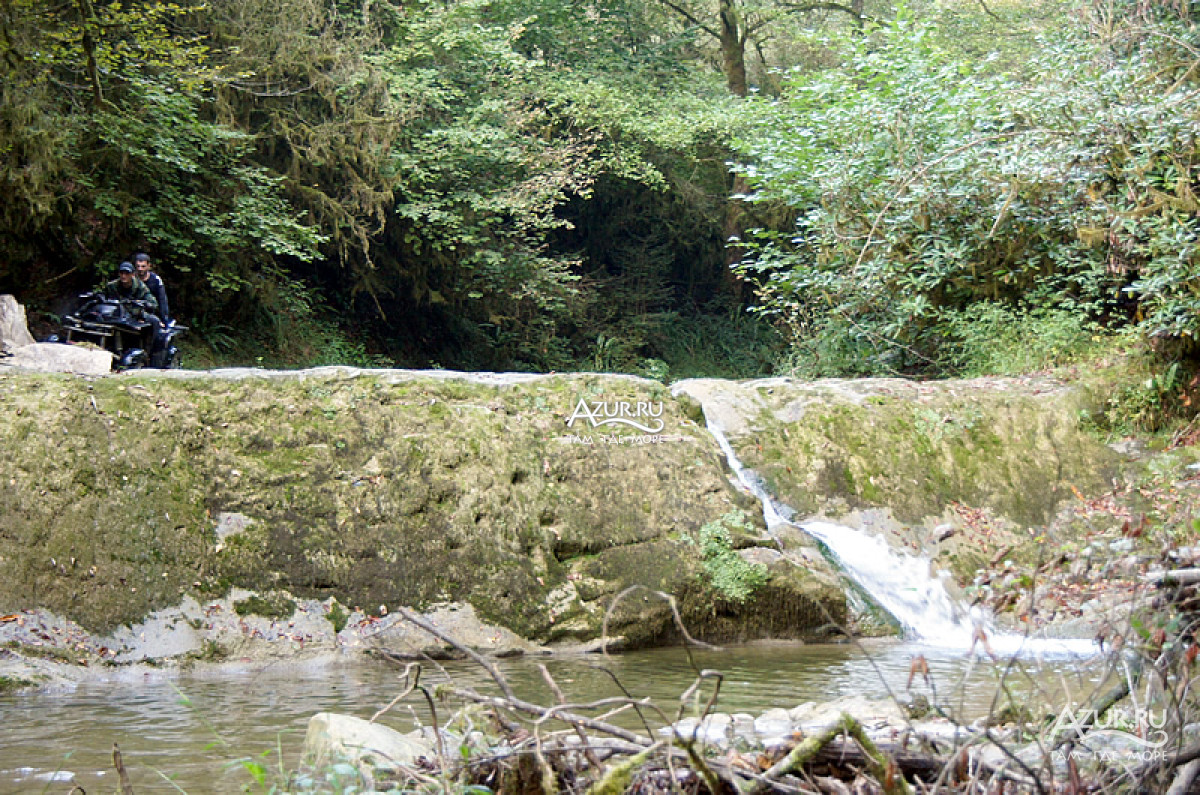 Водопад в Якорной Щели на реке Хаджипсе