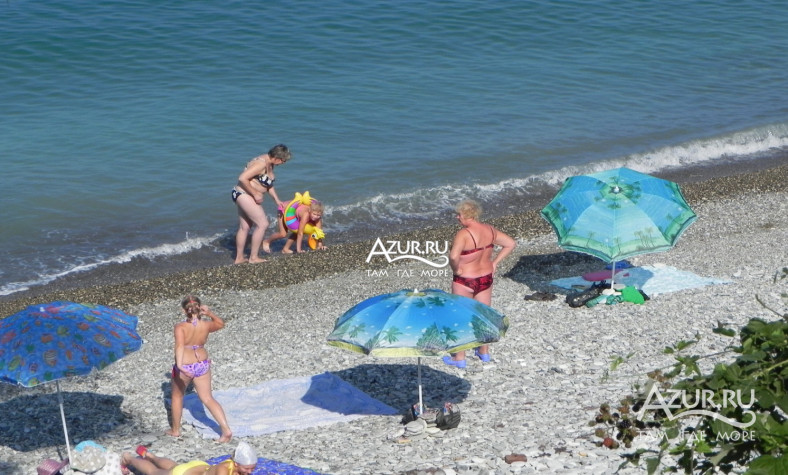 Фотография Пляжные зонтики в районе Вишнёвки,  10 августа 2011 года - #33434 