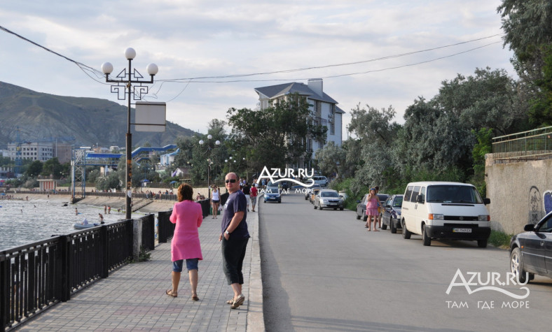 Фотография По улицам Орджоникидзе в Орджоникидзе, Крым,  26 октября 2013 года - #63653 