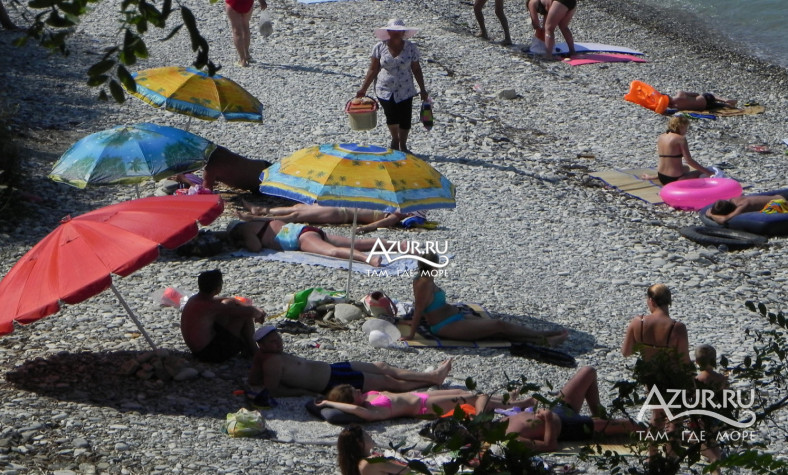 Фотография Пляжные зонтики в районе Вишнёвки,  10 августа 2011 года - #33460 