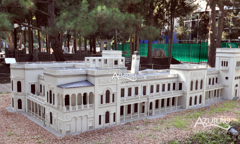 Фотография Ливадийский дворец в алуштинском парке миниатюр в Алуште,  6 марта 2016 года - #112772 