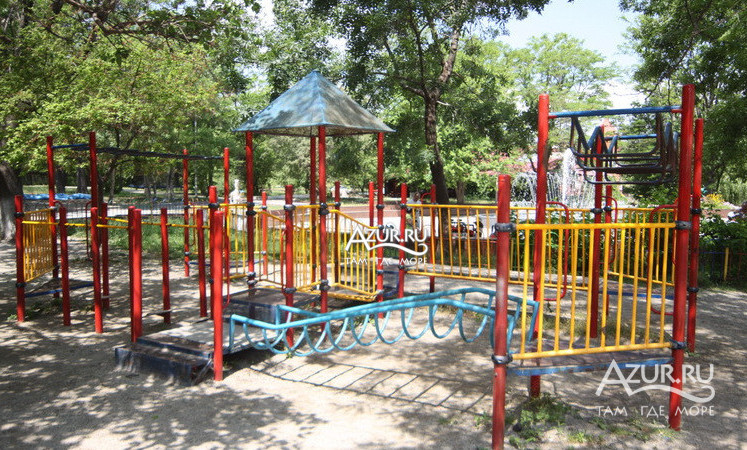 Фотография Детская площадка в парке в Новороссийске,  29 мая 2013 года - #52983 