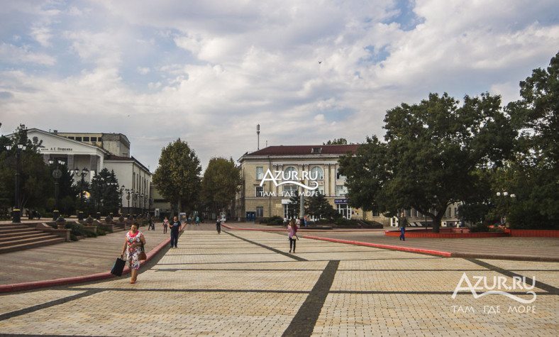 Фотография На центральной площади города в Керчи и Героевке,  2 октября 2015 года - #105391 