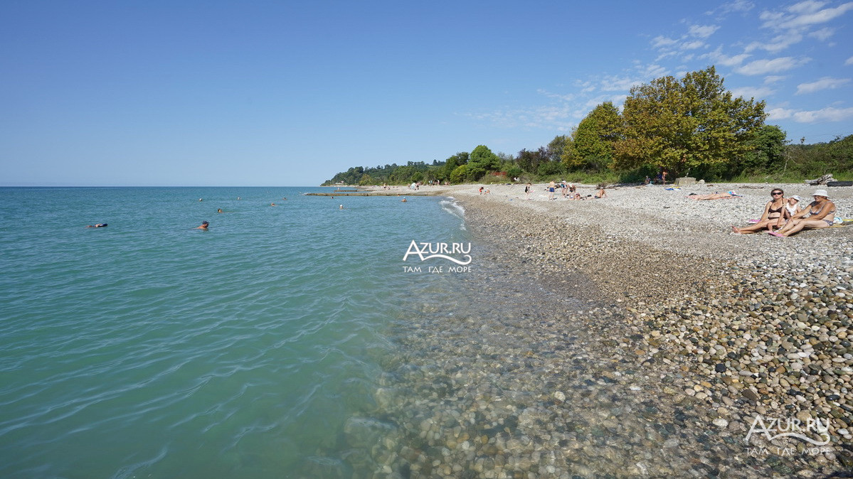 Фото пляжа села Приморское (Цкуара) в Абхазии