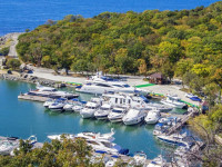 Прогулки на катере "Dolphin Tour" Прогулки на катере "Dolphin Tour"